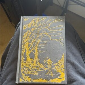 A Court of Thorns and Roses collectors edition